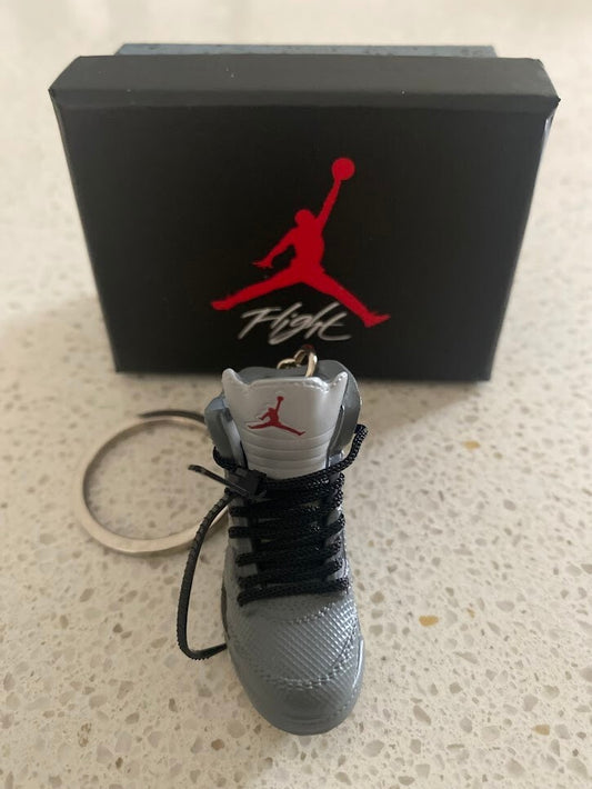 AIR JORDAN 5 RETRO-(OFF-WHITE MUSLIN)-1/6 SCALE 3D SNEAKER KEYCHAIN WITH BOX