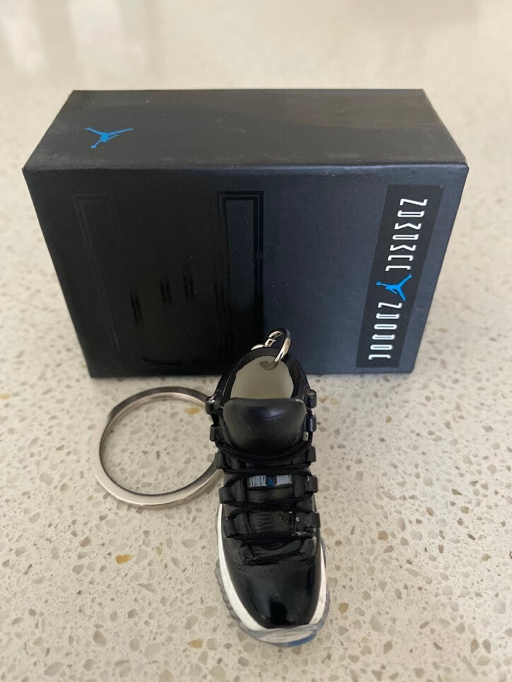 AIR JORDAN 11 RETRO-(SPACE JAM)-1/6 SCALE 3D SNEAKER KEYCHAIN WITH BOX