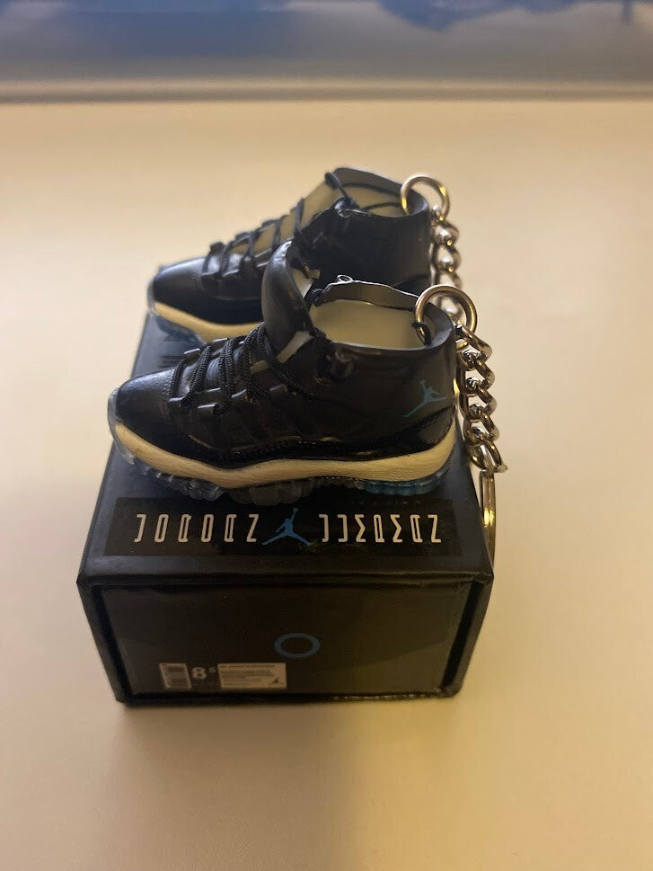 AIR JORDAN 11 RETRO-(SPACE JAM)-1/6 SCALE 3D SNEAKERS KEYCHAIN SET WITH BOX