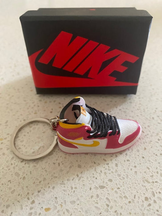 AIR JORDAN 1 MID-(FAMILIA)-3D SNEAKER KEYCHAIN WITH BOX