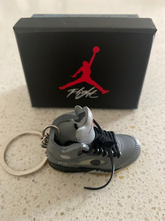 AIR JORDAN 5 RETRO-(OFF-WHITE MUSLIN)-1/6 SCALE 3D SNEAKER KEYCHAIN WITH BOX