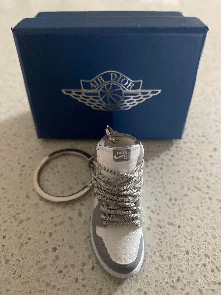 DIOR x AIR JORDAN 1 RETRO HIGH-(DIOR)-3D SNEAKER KEYCHAIN WITH BOX