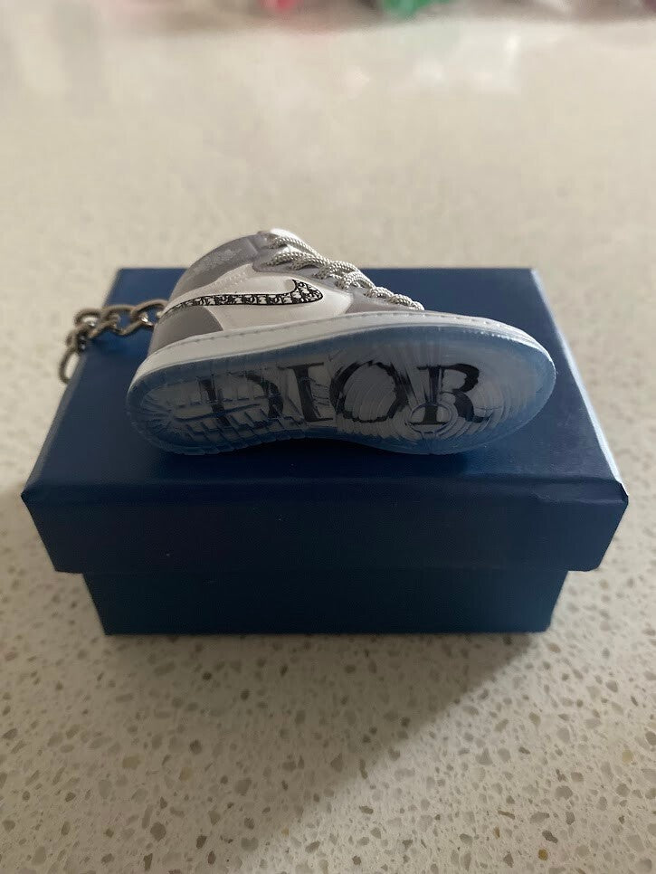 DIOR x AIR JORDAN 1 RETRO HIGH-(DIOR)-3D SNEAKER KEYCHAIN WITH BOX