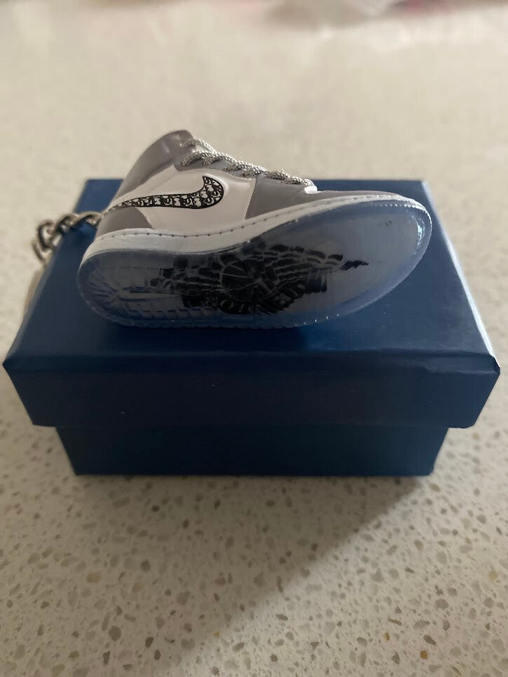 DIOR x AIR JORDAN 1 RETRO HIGH-(DIOR)-3D SNEAKER KEYCHAIN WITH BOX