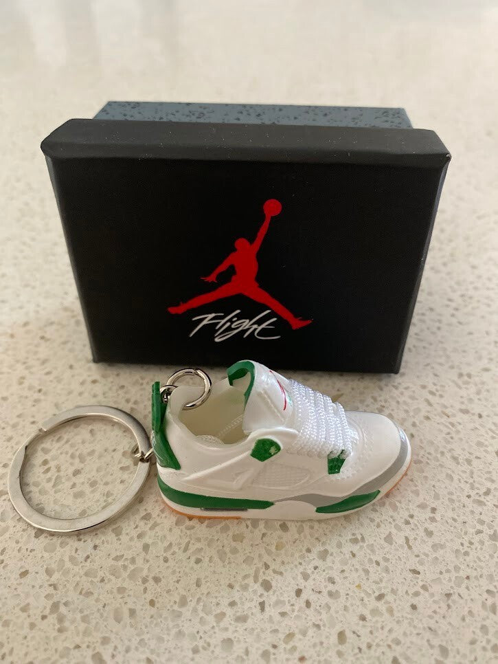 NIKE AIR JORDAN 4 RETRO SB-(PINE GREEN)-3D SNEAKER KEYCHAIN WITH BOX