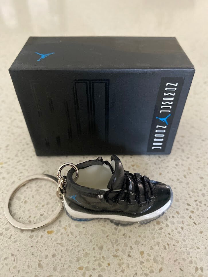 AIR JORDAN 11 RETRO-(SPACE JAM)-1/6 SCALE 3D SNEAKER KEYCHAIN WITH BOX