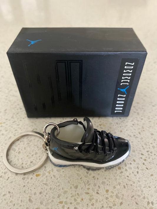 AIR JORDAN 11 RETRO-(SPACE JAM)-1/6 SCALE 3D SNEAKER KEYCHAIN WITH BOX
